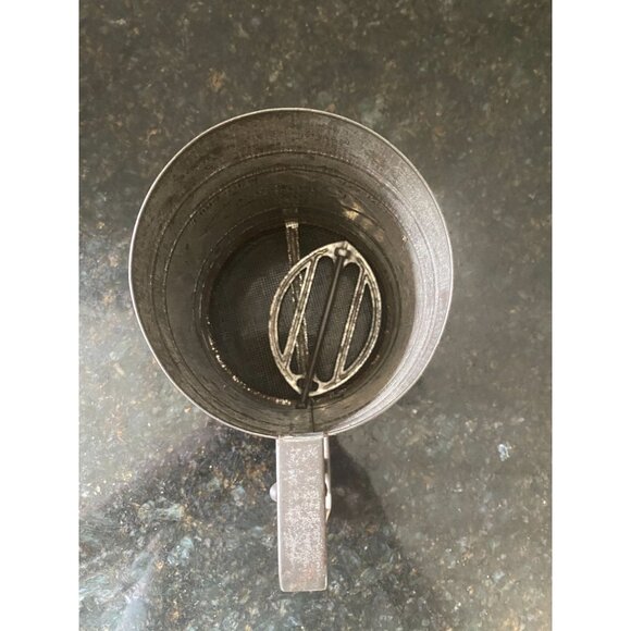 Omega Sift-Chine Flour Sifter with Squeeze Handle and Green Stripes, Vintage Kit - Picture 3 of 6